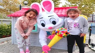 The got Öykü and Masal İce cream from the colors -  Fun Kids Video