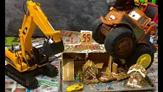 GingerBread House DEStRuCTIoN! 🚜🎇 Disney Cars 3 Toys Mater Excavator 🚧🌋 Havex Machines