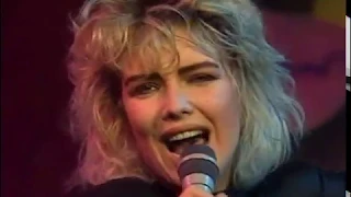 Kim Wilde   You Keep Me Hangin On Live 1986