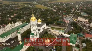 Тысячи верующих УПЦ пришли в Почаевскую Лавру. Эксклюзивные кадры с воздуха
