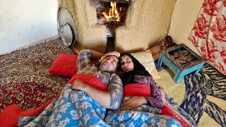 The romantic life of a young couple in the most remote village of Iran / Baking bread in the village