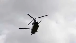 RAF Chinook Display Team @RAF Odiham Nosedown Quickstop 12-05-15