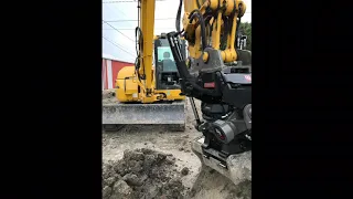 OilQuick tiltrotator on a Komatsu PC88