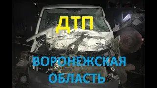 ДТП В Воронежской области. Мерседес врезался в стоящий на ремонте грузовик: водитель погиб