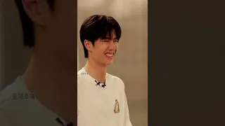 Wang Yibo can't stop laughing