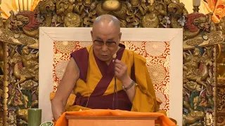 El Dalai Lama recita el mantra OM MANI PEDME HUNG