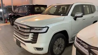 A Lot Of 2022 Land Cruiser LC300 & 2021 Land Cruiser GXR Reviewing In Dubai Shop