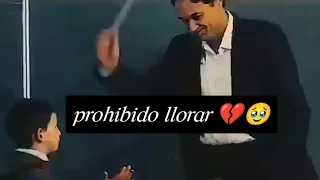 profesor castiga a su alumno cuando llega tarde - CONMOVEDORA HISTORIA 💔🥹🥹