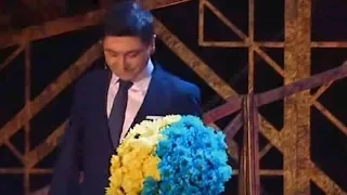 В эфире росТВ "двойник" президента Украины подарил цветы Газманову