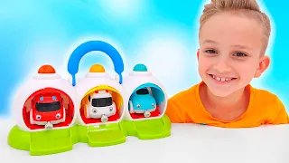 Vlad dan Niki bersenang-senang dengan mobil mainan - Video lucu untuk anak-anak