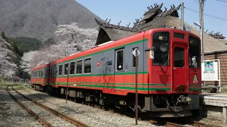 湯野上温泉駅とAT-700形