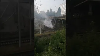 В Саратове грузовик упал с моста, снес газовую трубу и загорелся