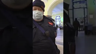 Злой контролер против спасения людей от штрафа в метро полиция против народа беспредел!!! #shorts