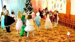 🎄A round dance by the little people at a New Year's matinee party