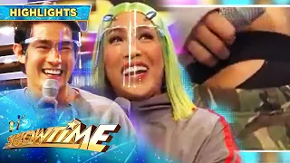 Vice Ganda gets surprised upon seeing Ion's torn underwear | It's Showtime Mas Testing