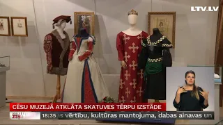 Cēsu muzejā atklāta skatuves tērpu izstāde