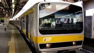 ＪＲ新宿駅のカラフルな電車たち