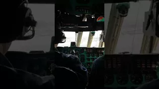 Посадка ИЛ-76 МД в Сочи. Кабина.Переговоры пилотов.