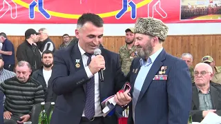 Презент легендарному Мусе Азаеву 🇷🇺✊🤝