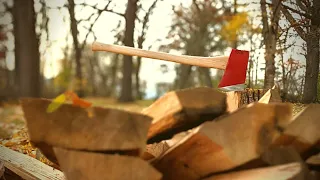 Splitting With The 28" - 5lbs Fallers Axe
