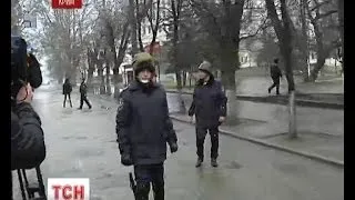 У Криму мітингувальники під російськими прапорами прорвали оборону міліції