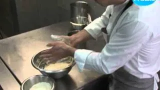 Comment enlever la pâte qui colle aux mains ?