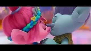 Branch and Poppy Kiss! (Trolls Band Together)