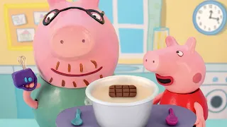 | Making a Chocolate Birthday Cake with Peppa Pig | Come Play with Peppa
