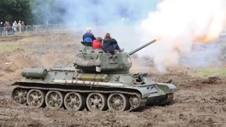 T34/85 Firing - War & Peace Show 2012