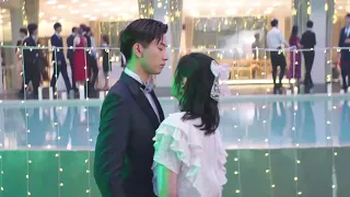 Cinderella accidentally fell into the CEO's arms, he fell in love with her at first sight!