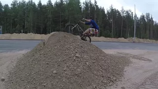 Парень упал с bmx