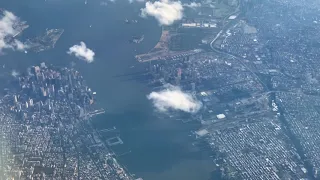 Flying over New York / Пролетая над Нью-Йорком (вид с самолета).