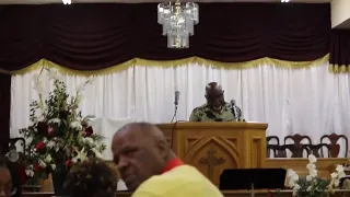 Hebrew Israelites confront pastor porkchop in his church and this happens.....