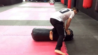MMA Ground and Pound heavy bag Drill for positionning - Free MMA Training Workouts