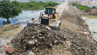 Technical​ Skills Processing Construction Of Water Crossing Road Spreading Gravel Dozer Big Trucks