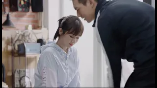 A doting wife maniac! The CEO is not willing to let his sweet wife do housework! So sweet!🍑