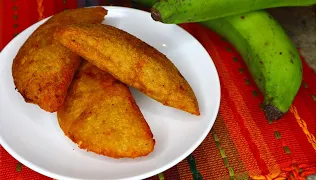 EMPANADAS DE PLÁTANO VERDE RELLENAS CON CARNE MECHADA Y POLLO - La mejor receta de empanadas