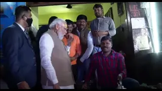 Unforgettable moments from Kashi as PM Modi enjoys a hot cup of 'chai' at a tea stall!