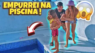 EMPURRAMOS A MANU NA PISCINA !!!