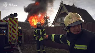 м. Суми: рятувальники ліквідували пожежу, що виникла в дачному будинку
