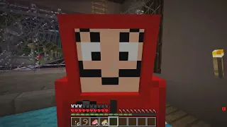 Преступник спрятался в шкафу от Гренни в Майнкрафт! Granny прохождение и нуб minecraft троллинг