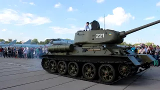 Выезд легендарного ходового танка Т-34-85 на OldCarLand 2019