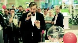 Ведущий Денис Лазарев открытие торгового центра и лотерея