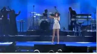 Jennifer Hudson Performance Gone em Walmart em Fayetteville