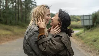 Killing Eve | Villanelle and Eve their FIRST KISS 4x08