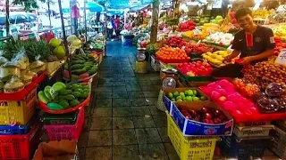 Huai Khwang market: one of the most popular fresh markets in Bangkok