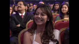 Zee Cine Awards 2012 SRK & PC Funny On The Dirty Picture Movie