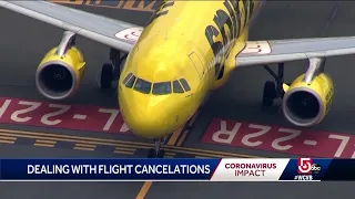 Federal law says airline passengers entitled to refund if flight canceled