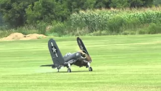 Crash of a giant scale folding wing F4U Corsair and Moki