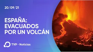 Miles de evacuados y al menos cien casas destruidas por un volcán en Canarias